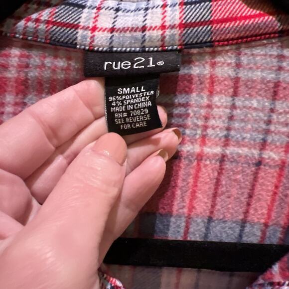 Rue21 Red Blue Plaid Roll Tab Sleeve Chest Pocket Spread Collar Shirt Size Small - Picture 3 of 4